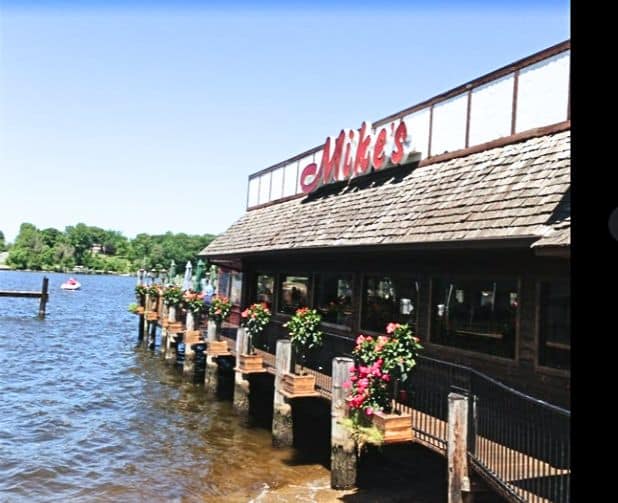 Waterfront dining at Mike’s near Annapolis Landing